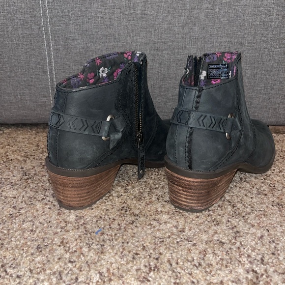 Teva Ankle Boot - Picture 3 of 5